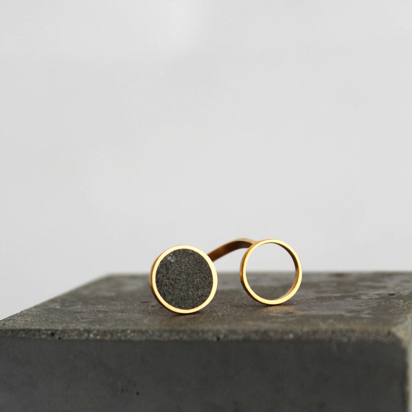 Double circles concrete ring in gold - BAARA