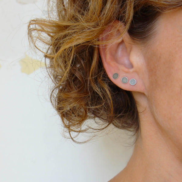 Tiny Silver and Concrete Stud Earrings, by BAARA Jewelry, Concrete Earrings, Boucle D'oreilles en Beton