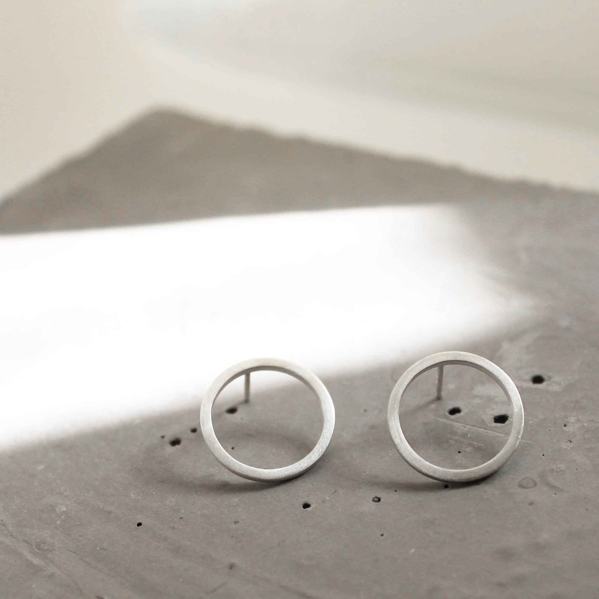 【HYERES LOR】Noailles Silver circle Bar earring 15cm barstud_grande.jpg?v=1688137725